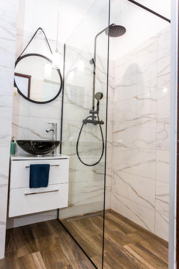Centrum Red Apartament Daire Wałbrzych Dış mekan fotoğraf